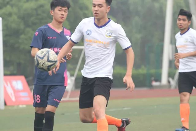 库克半场爆发，吉林队领先青岛